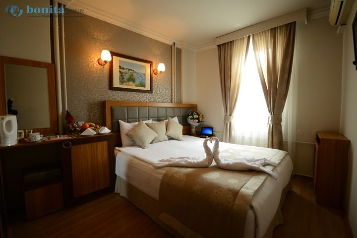 anzac hotel room