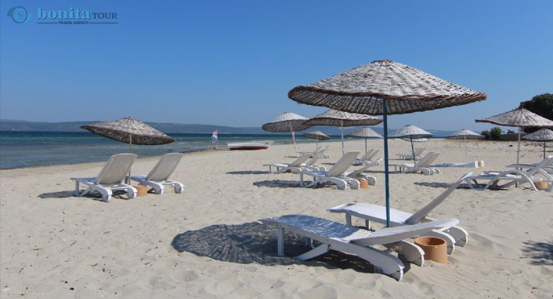 beach of iris hotel
