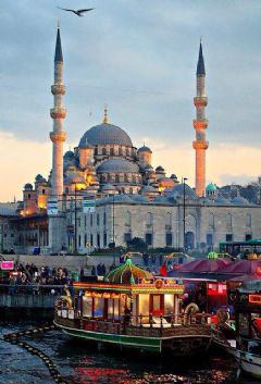 New Mosque, Istanbul, Istanbul Tour, Istanbul Travel, Visit Istanbul, Istanbul Trip, Istanbul Circuits, Guide in Istanbul, Istanbul Guide, Visiting Istanbul, Sites to Visit in Istanbul, Bonita Tour