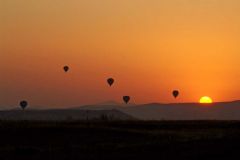 Sunset at Cappadocia Valleys, Cappadocia Photos, Pictures of Cappadocia, Tour to Cappadocia, Capadocia, Capadocia Tour, Capadocia Visit, Capadocia Travel, Capadocia Trip, Capadocia Circuit, Capadocia Guide, Balloon, Hot Air Balloon, Balloon in Sunrise